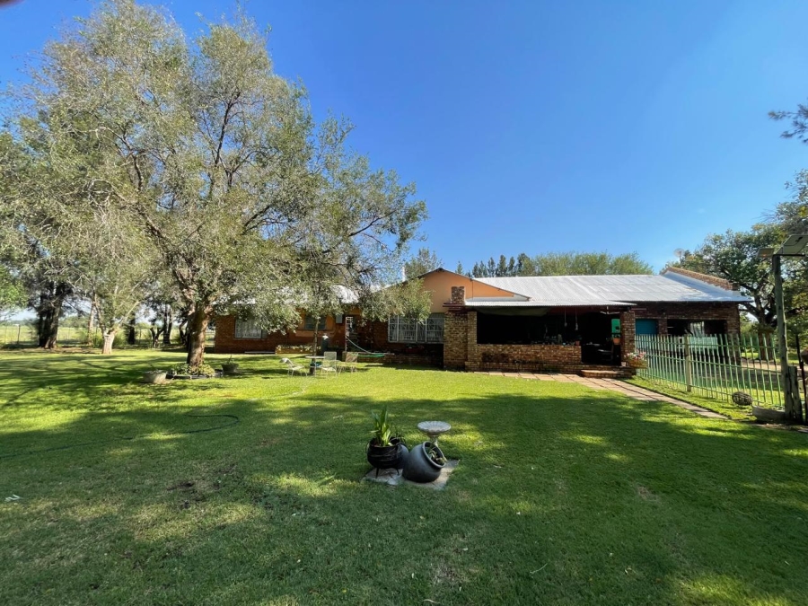 6 Bedroom Property for Sale in Bloemhof Rural North West